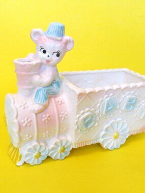 Baby room planter Bear sitting on locomotive Gender neutral colours